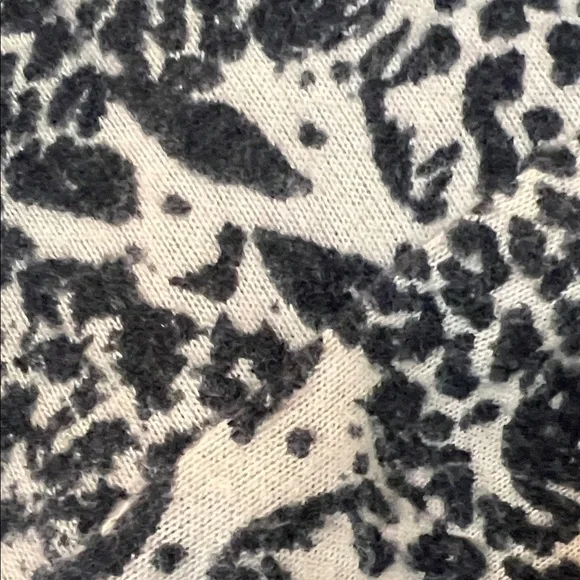 Leopard Patterned Reversible Top - Picture 5 of 5